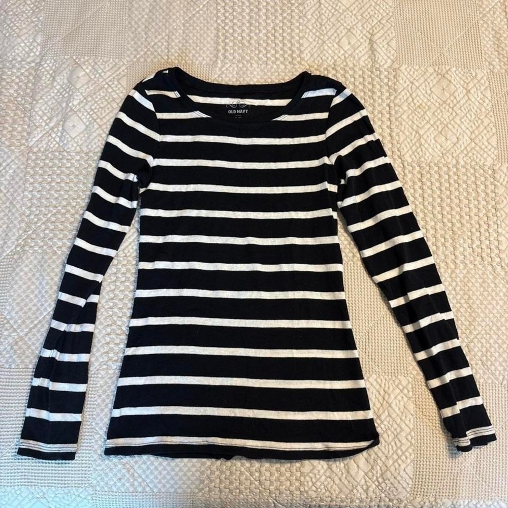 Old Navy black and white striped long sleeve top Size S